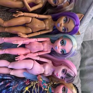 monster high g1 and g3 dolls